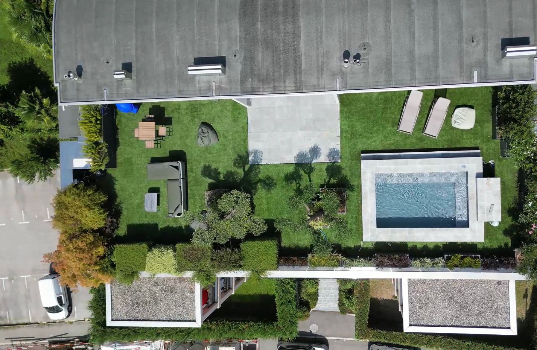 Piscina su terrazzo a Lugano. Nuovo concetto di casa.